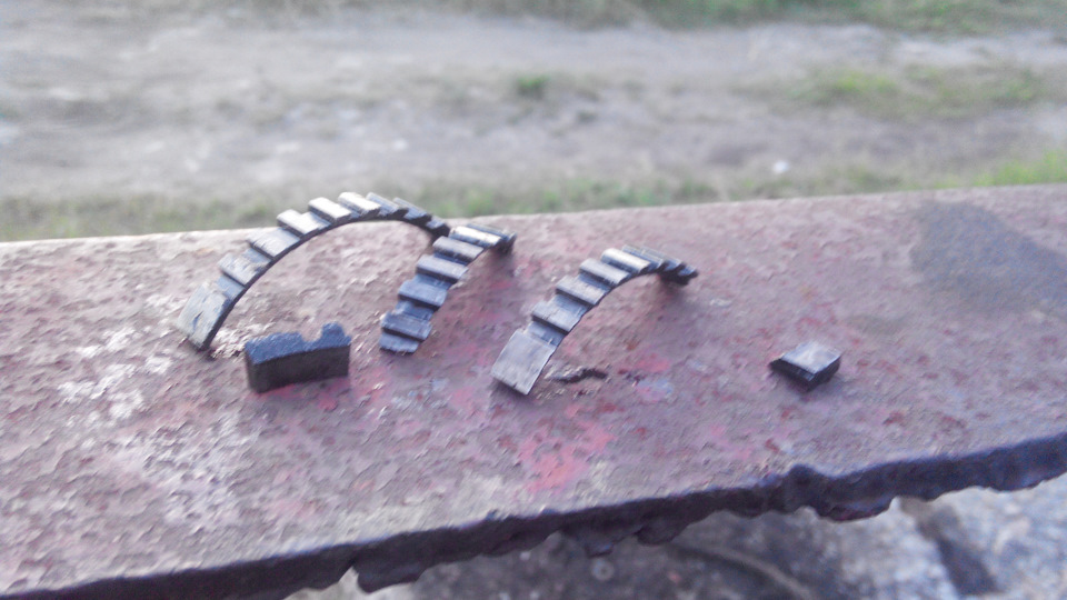 Ясно одно — это 3 куска от какой то шестерни причем один кусок коскрошило еще на 3 — Jeep Cherokee (XJ)