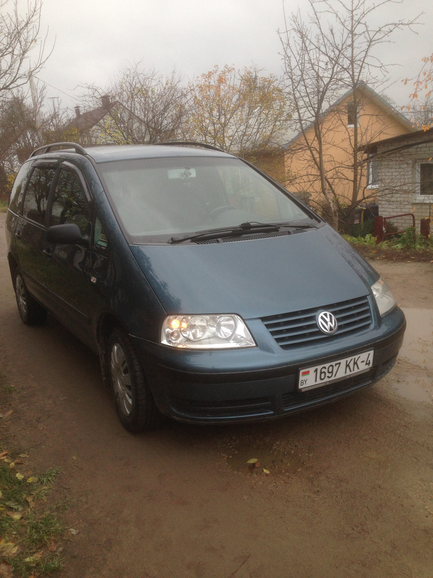 Спойлер 5-ой двери . Установка — Volkswagen Sharan (1G), 2 л, 2001 года |  стайлинг | DRIVE2