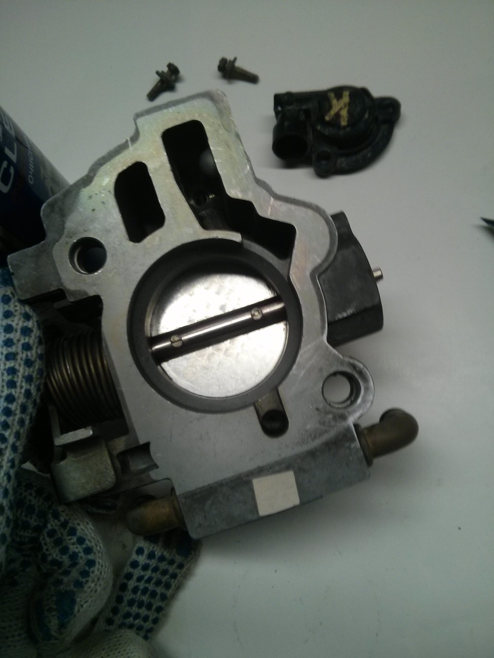 Чистка дроссельной заслонки, ремонт замков спинки сидения и еще по ...