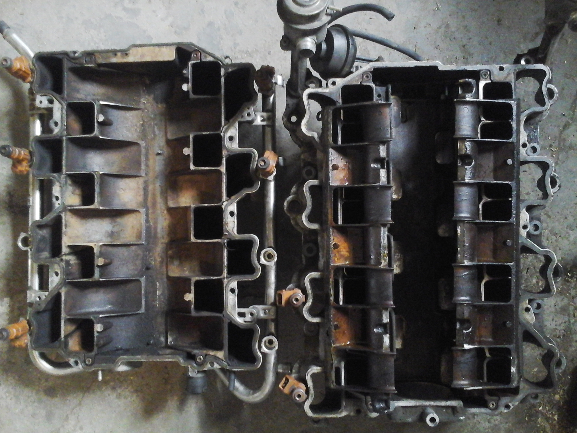 Mitsubishi впускной коллектор изменяемой геометрией. Впускной коллектор vq30de. Впускной коллектор в разобранном виде. Разборка впускного коллектора. 2 бензин заслонки впускного коллектора.