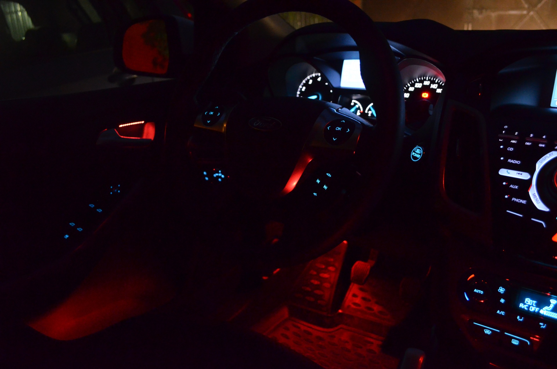 Машина в темноте внутри