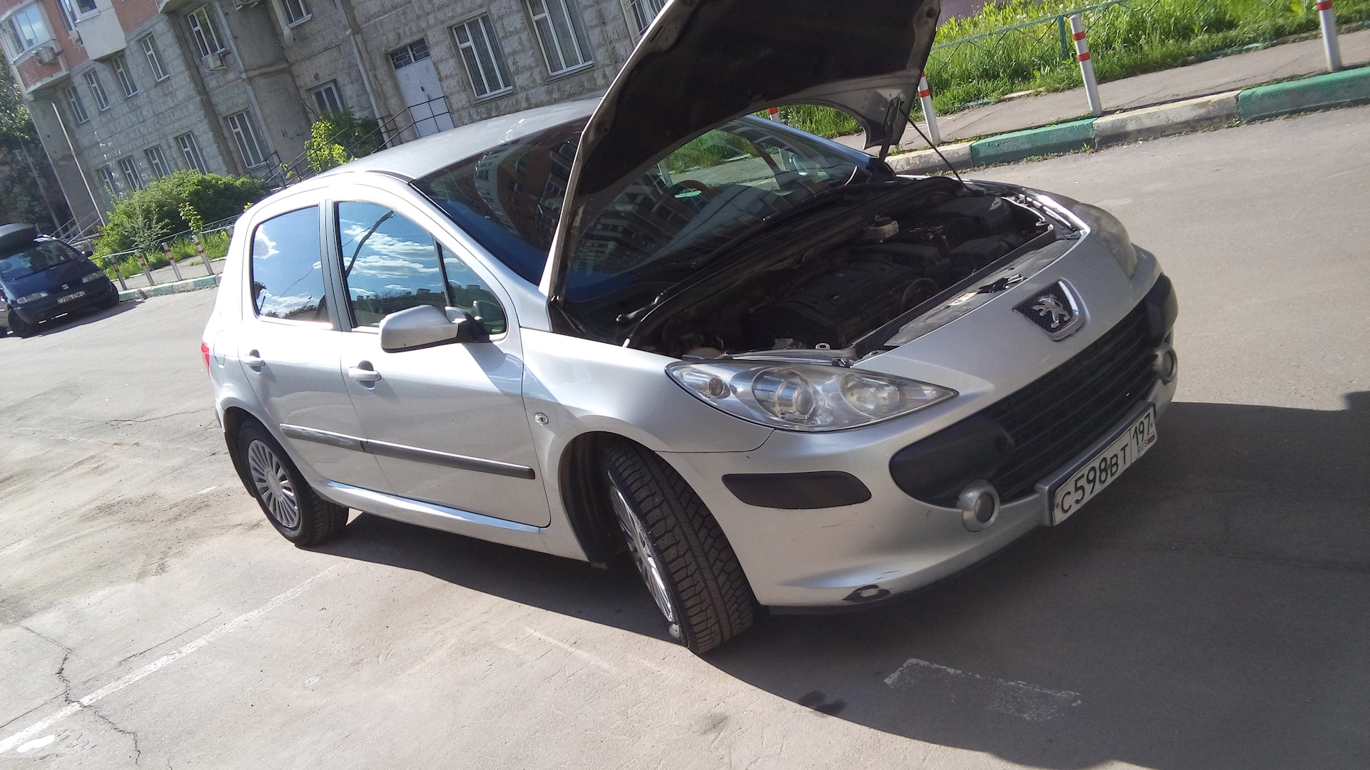 Peugeot 307 1.6 бензиновый 2006 | в школу за ребенком на DRIVE2