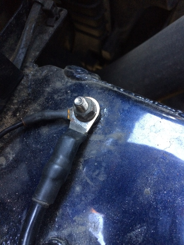 Зачистка массы. Зачистка массы киа церато 2. Зачистка массы. Как зачистить массу на поворотнике. Масса на церато 1 2008 года.