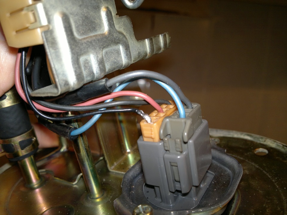 припаял новый провод — Toyota Vista (30)