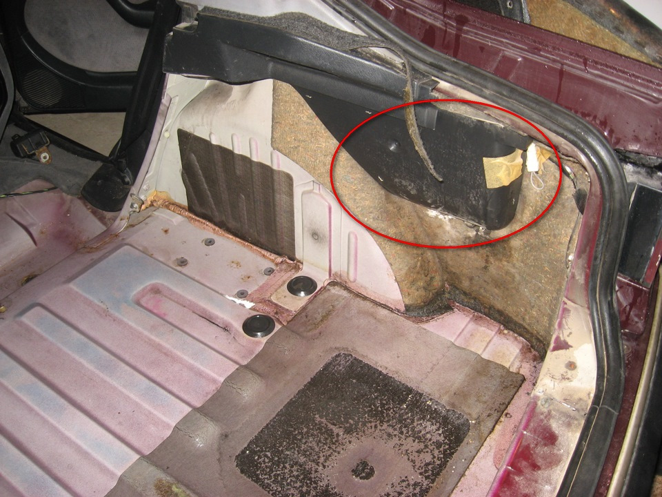 Под задним сиденьем вода. Вода под задним сидением. Вода под задним сидением. Вода под задним сидением. Вода под задним сидением.