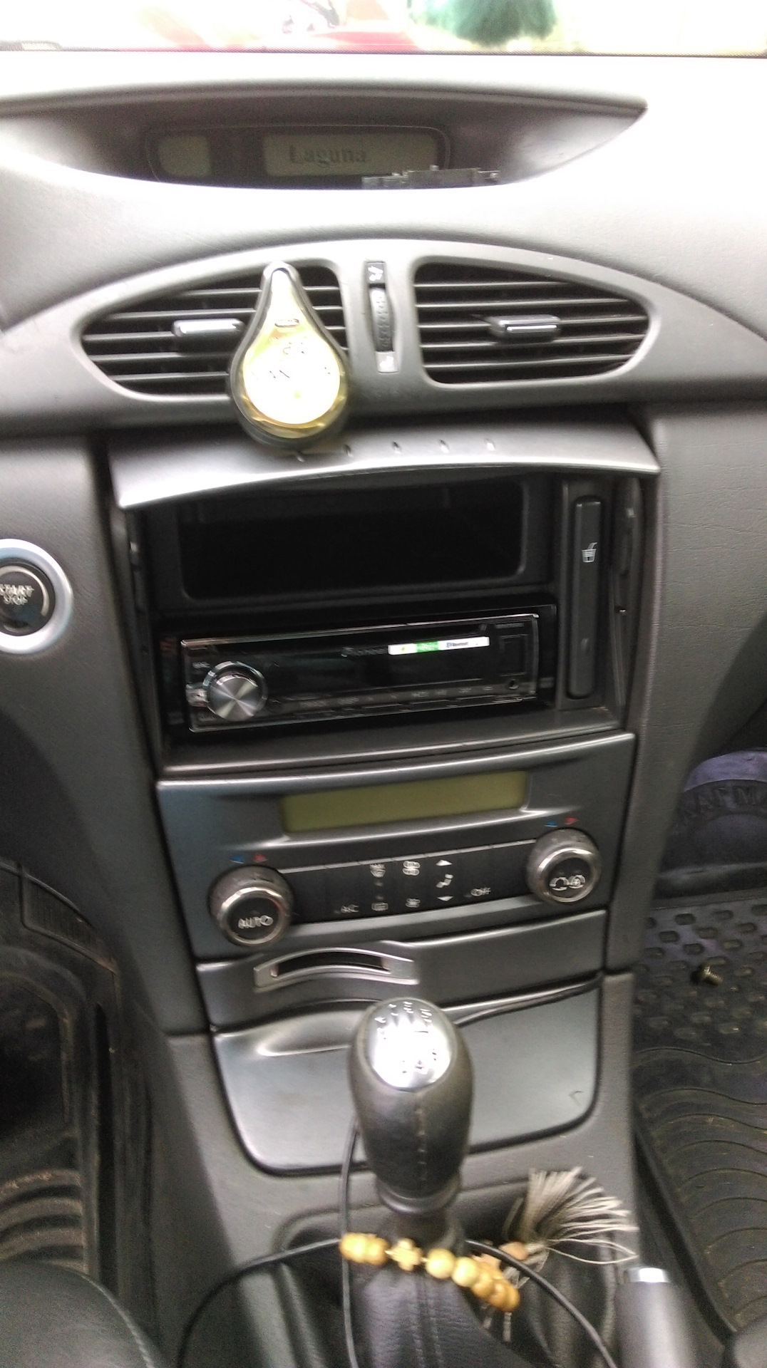 рено лагуна 3 аудиосистема. магнитолы лагуна. штатная магнитола renault laguna 3. пионер mvh 150ui. рено лагуна 2 магнитола 2 din.