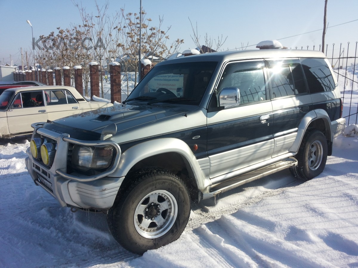 Купить паджеро на дроме. Mitsubishi Pajero 1997. Mitsubishi Pajero 2 1997. Митсубиси Паджеро 1997. Митсубиси Паджеро 2 1997.