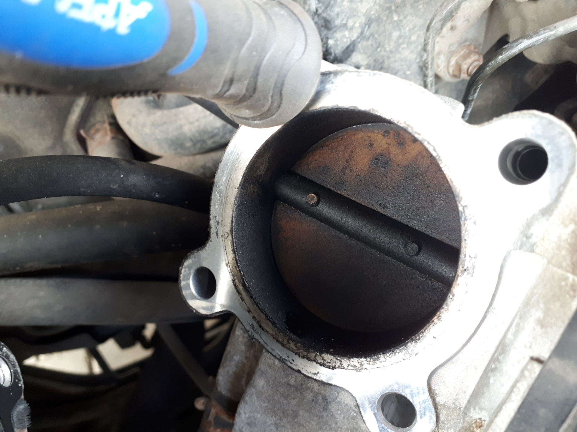 Чистим дроссельную заслонку — Mitsubishi Galant (9G), 2,4 л, 2006 года ...