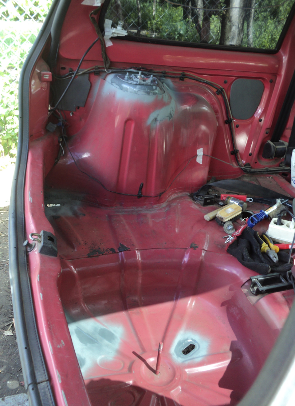 Ну, и пошел по кругу от пола до окон — Renault Twingo I