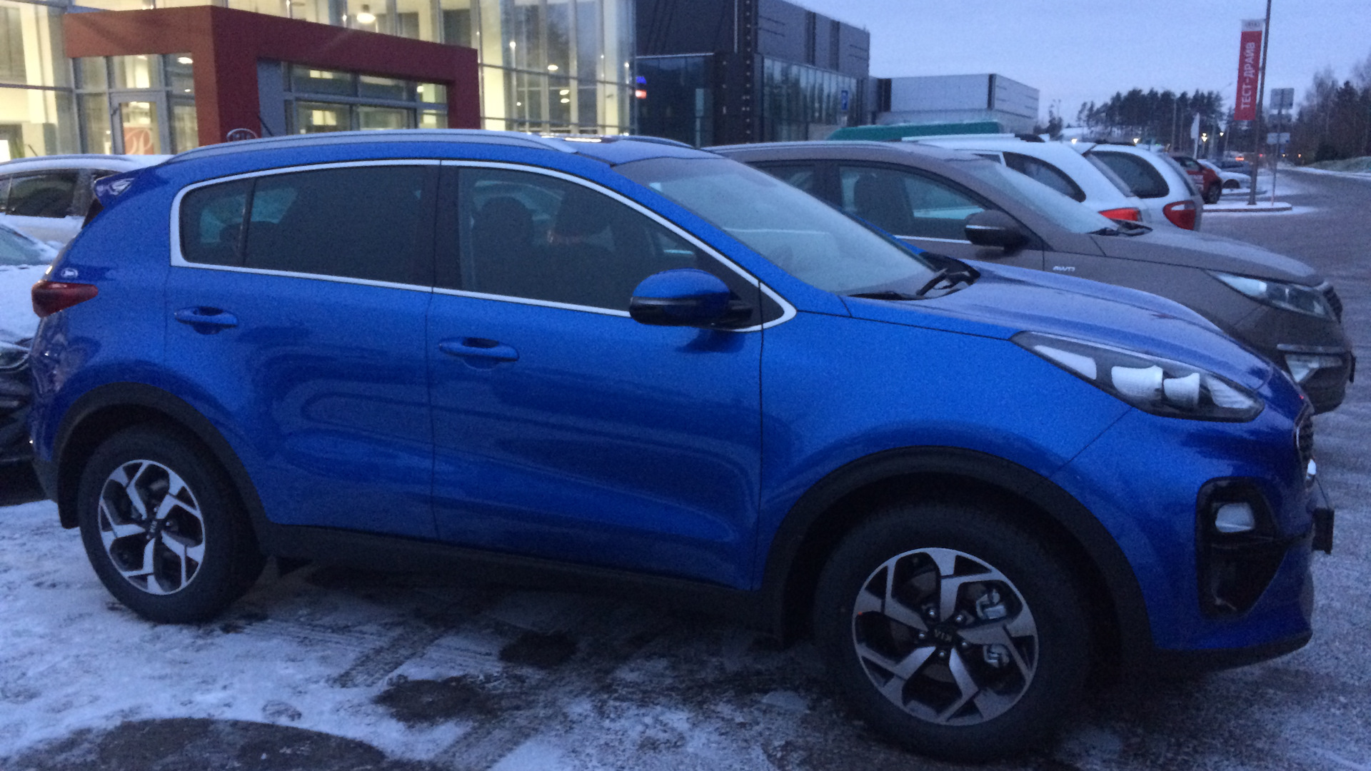 Kia Sportage 2021 синий