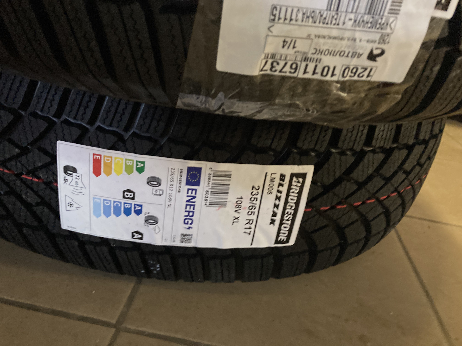 Bridgestone blizzak lm005 xl. Bridgestone Blizzak lm005. 235/65r17 kapsen rs21 108h. 235/65 R17. 235/65/17 Kapsen rs21 108h.