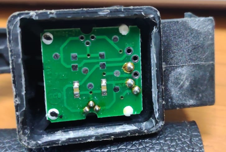 Ремонт датчика автокорректора фар — Ford Focus II Hatchback, 2 л., 2008 ...