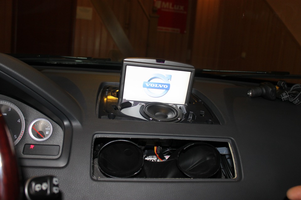 Установка мультимедийной навигационной системы MyDean на Volvo XC90 ...