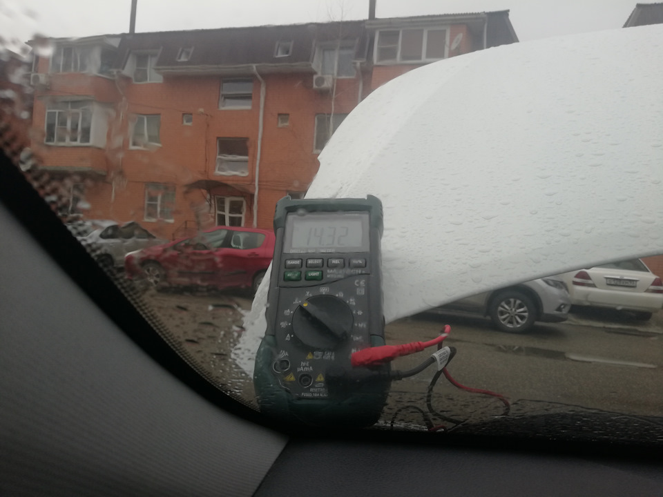 Разбираемся с бортовым напряжением KIA RIO (Мультиметр MASTECH MS8268 ...