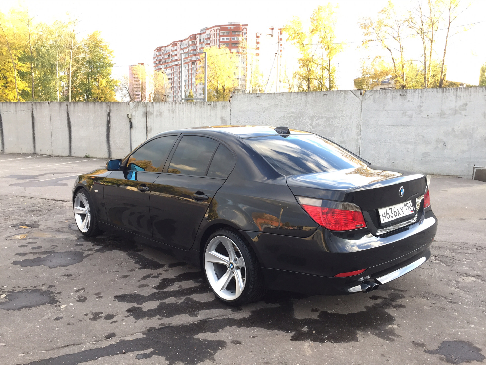 128 е60. BMW e60 128 стиль. 128 Стиль БМВ е60 черные. BMW 128 стиль r19. BMW e60 255 40 19.