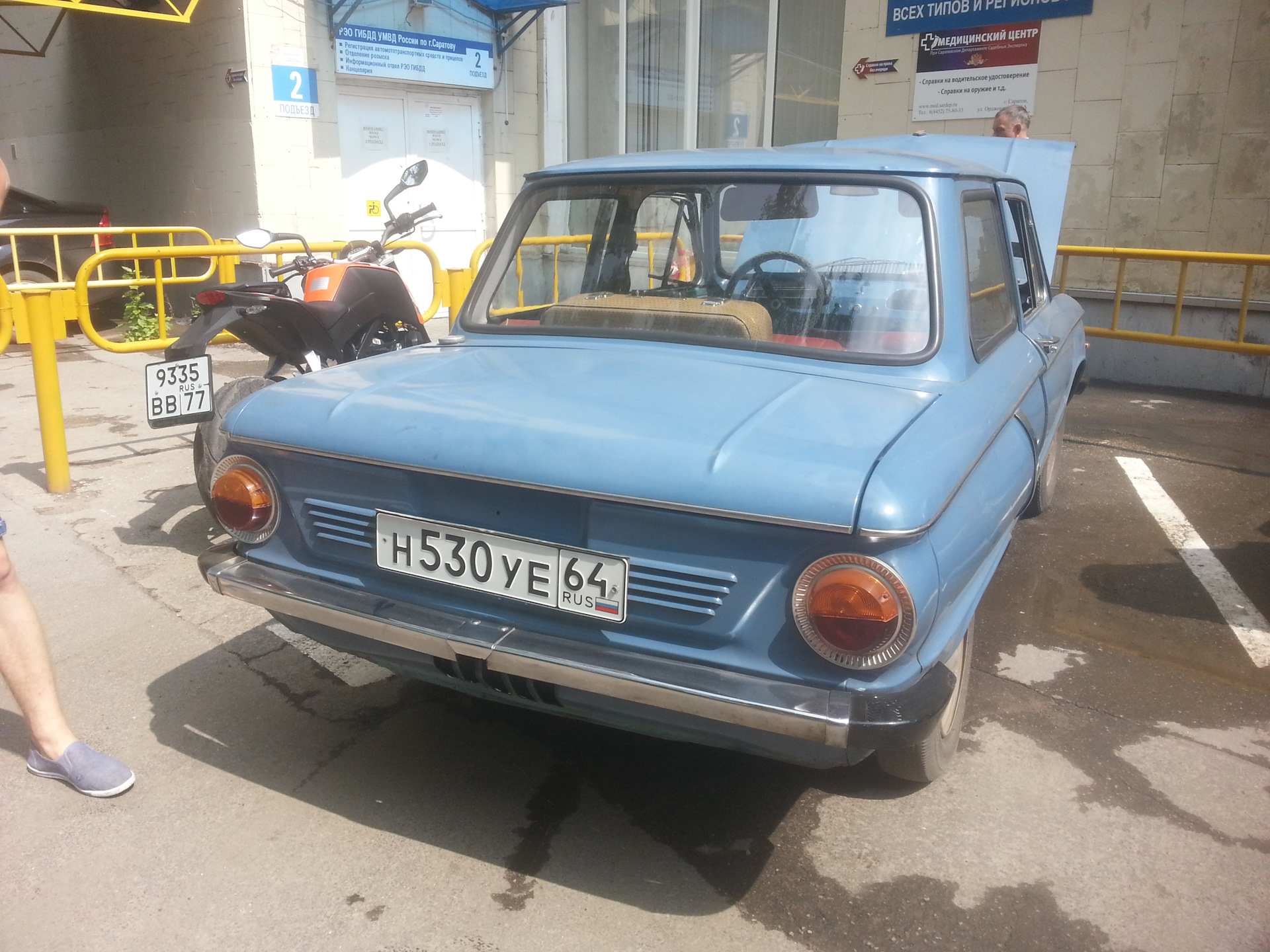 гос номер жирный шрифт и без флага. старые автомобильные номера. а вот это посмотри выступает цифра 3. номера три тройки. три тройки таганрог.