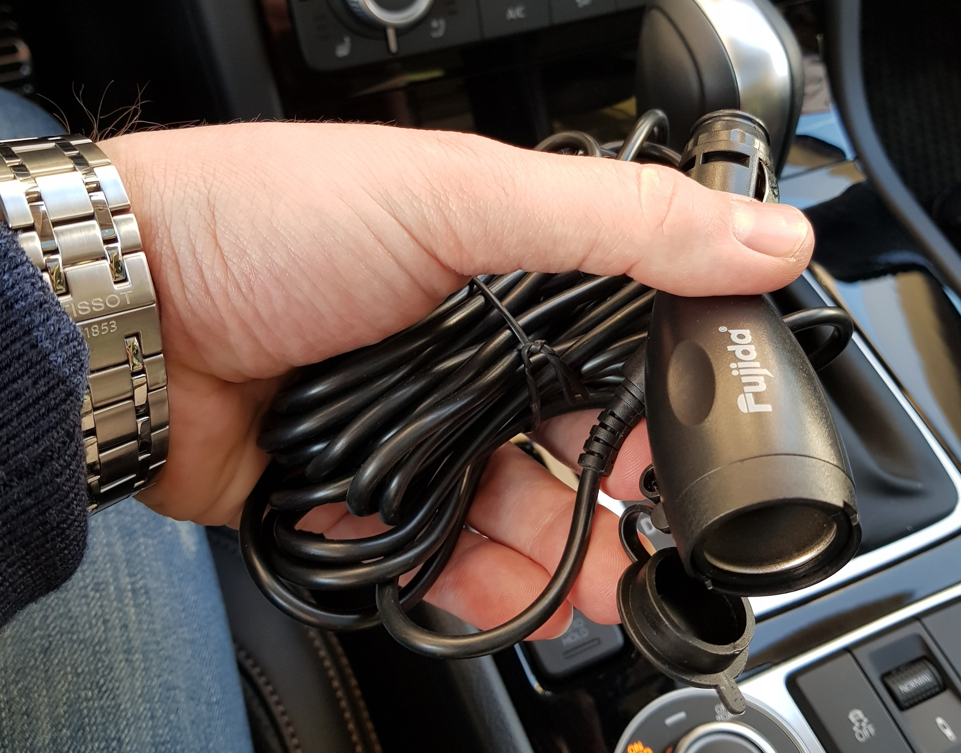 Юсб и аукс в прикуриватель зарядка 2 в 1 в машину. Подключить музыку через прикуриватель. Подключить музыку через прикуриватель. Fm трансмиттер с aux. Блютуз модуль для магнитолы через aux.