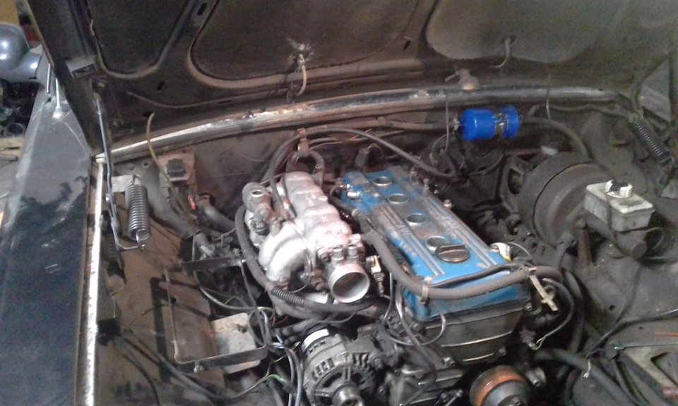 Замена прокладки клапанной крышки и врезка в коллектор для ГБО на 406 ...