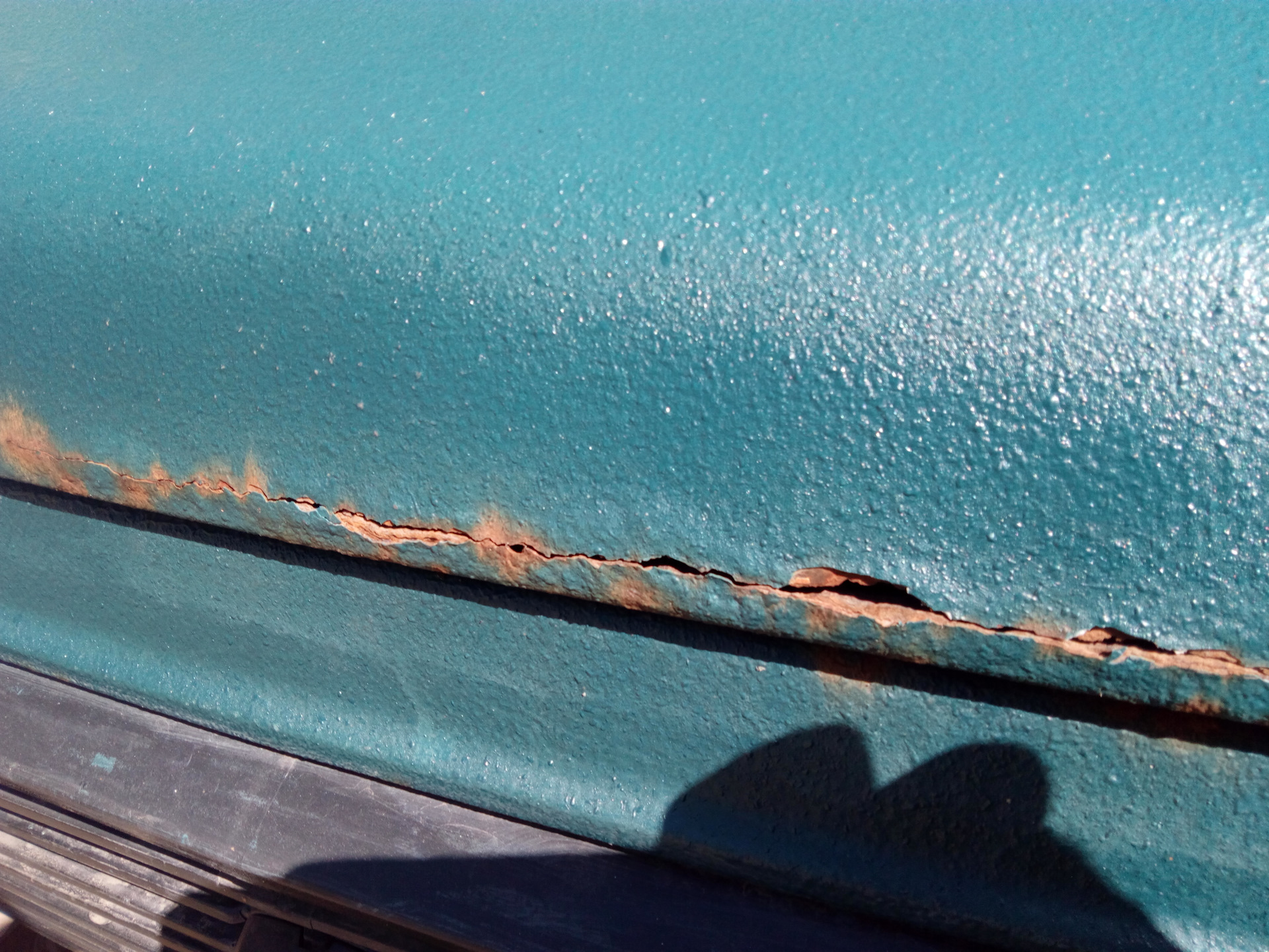 кромка капота