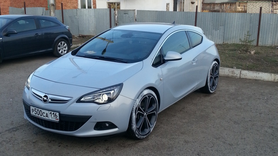 Opel Astra j GTC голубая