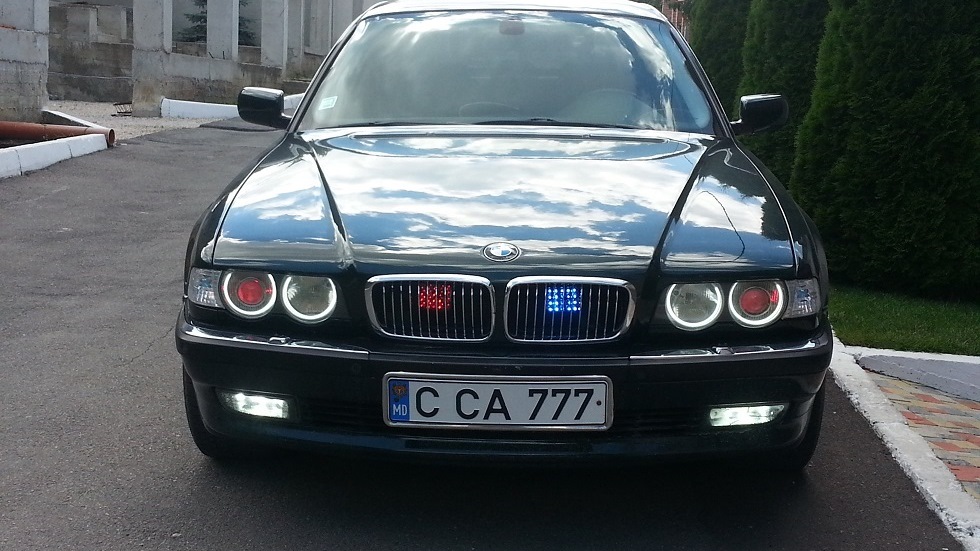 Бмв молдова. BMW 7-Series из бумера.