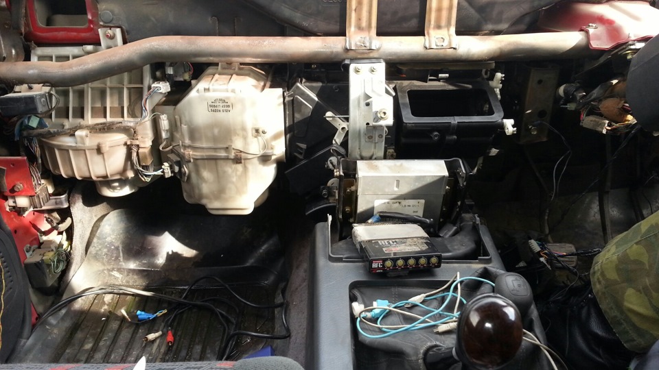 Полундра! Тонем! Антифриз в салоне. — Isuzu Bighorn (II), 3,2 л, 1993 ...