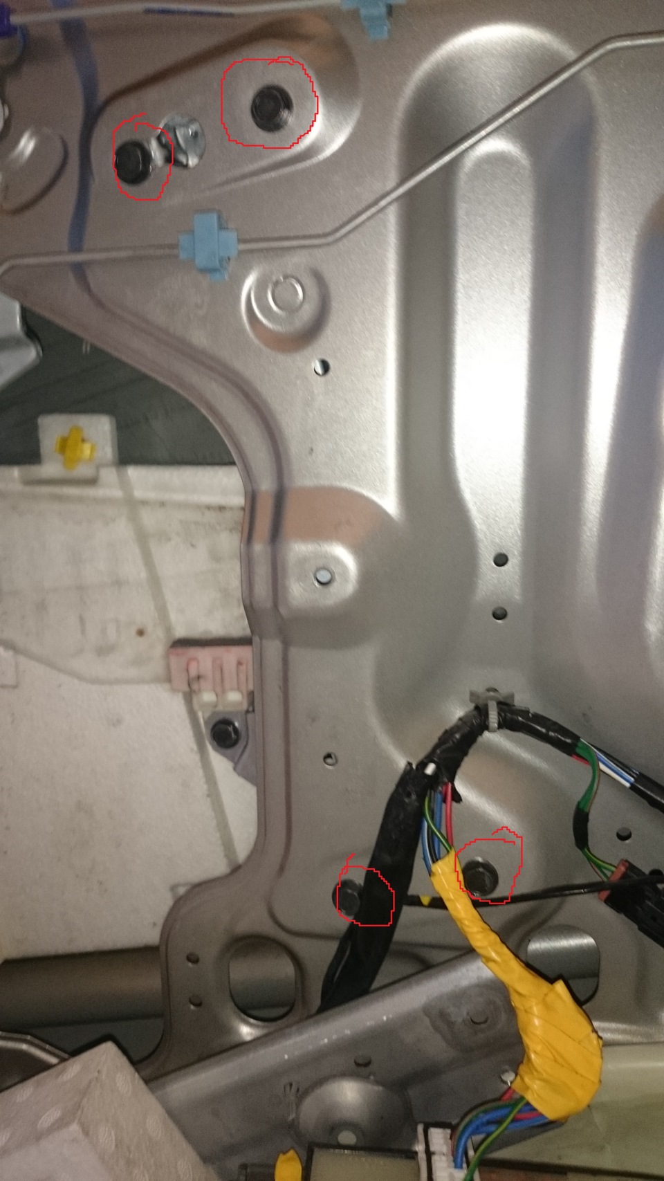 Стеклоподъемник ч.2 — Nissan Almera Classic (B10), 1,6 л, 2011 года ...