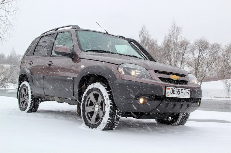 Нива скрипы. Шевроле Нива внедорожник. Шевроле Нива Лаванда. Chevrolet Niva вседорожники России. Шевроле Нива на 27.