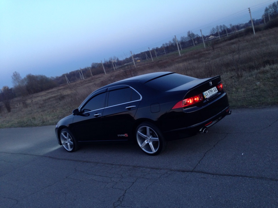 Honda Accord 8 Black Tuning