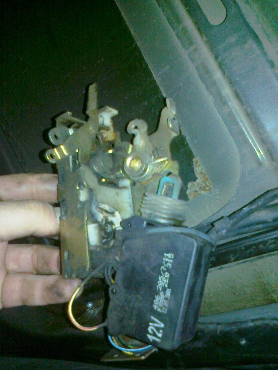 Замена соленоида правой передней двери — Mercedes-Benz V-Class (W638 ...