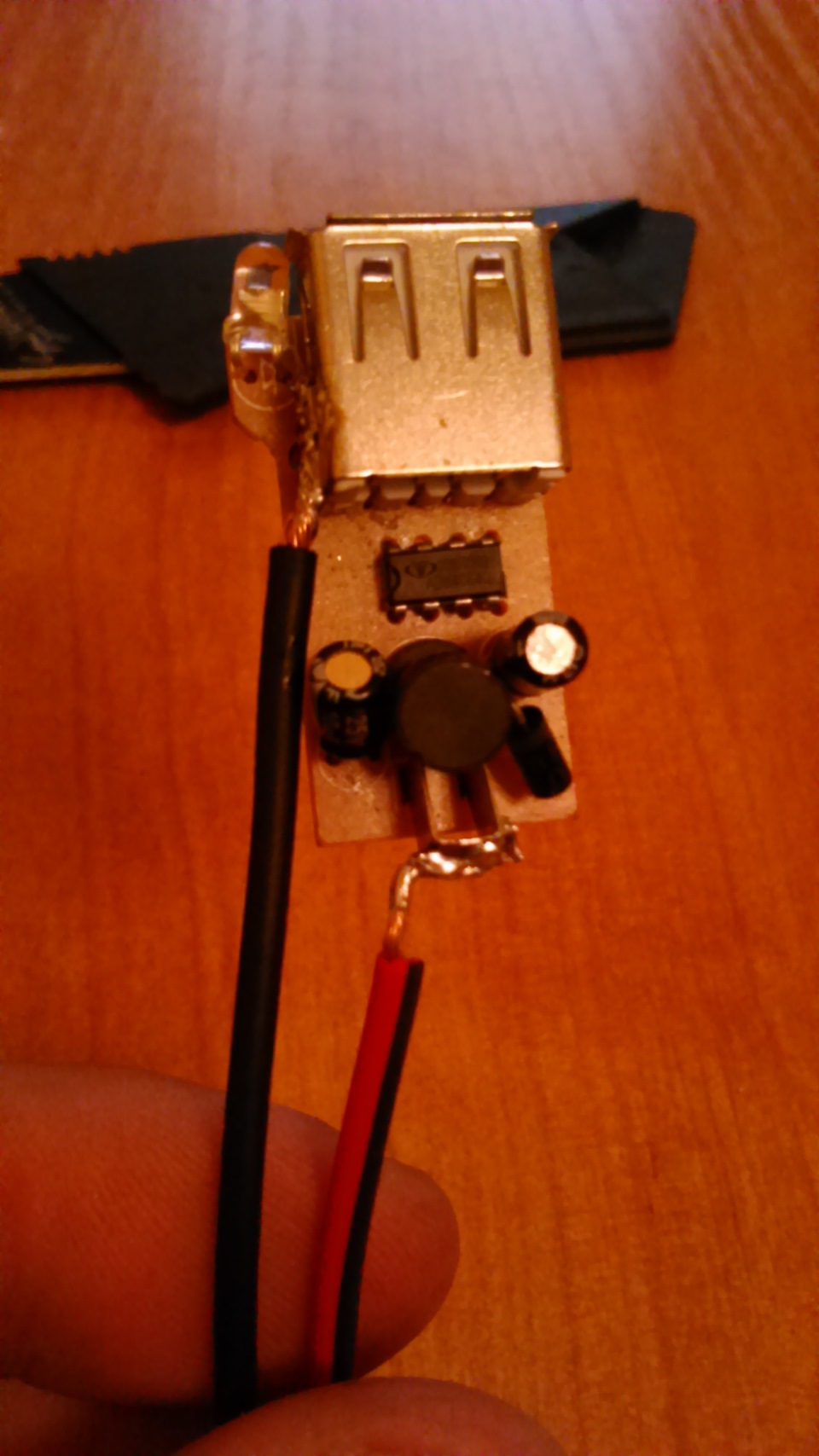 Usb зарядка в панель авто