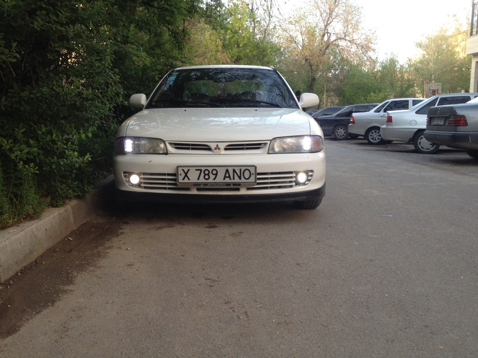 ДХО в фары — Mitsubishi Lancer V, 1994 года | аксессуары | DRIVE2