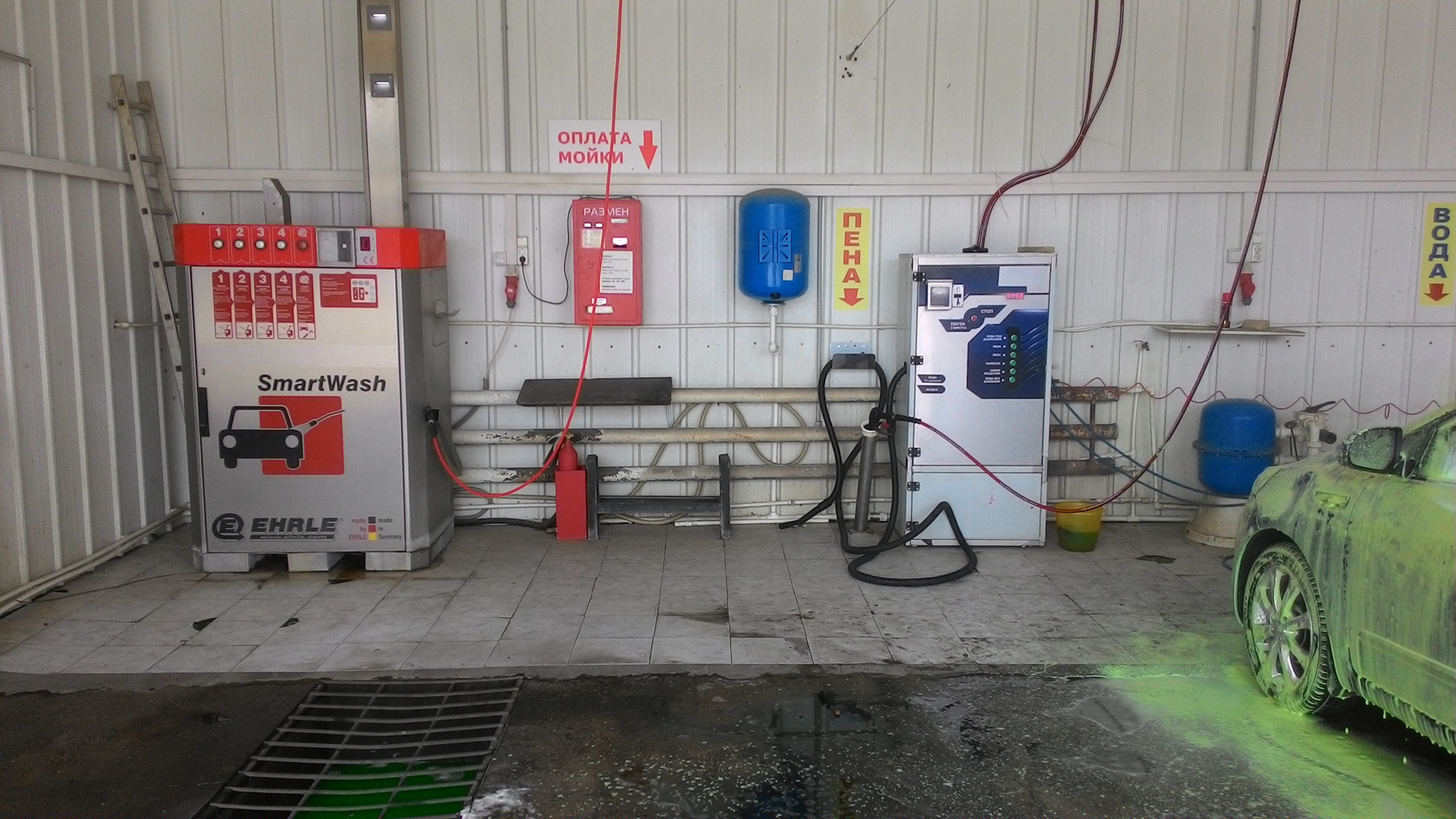 правильная мойка автомобиля на автомойке самообслуживания. мытье машины на мойке самообслуживания. мойка автомобиля. помывка автомобиля. автомойка самообслуживания car wash.