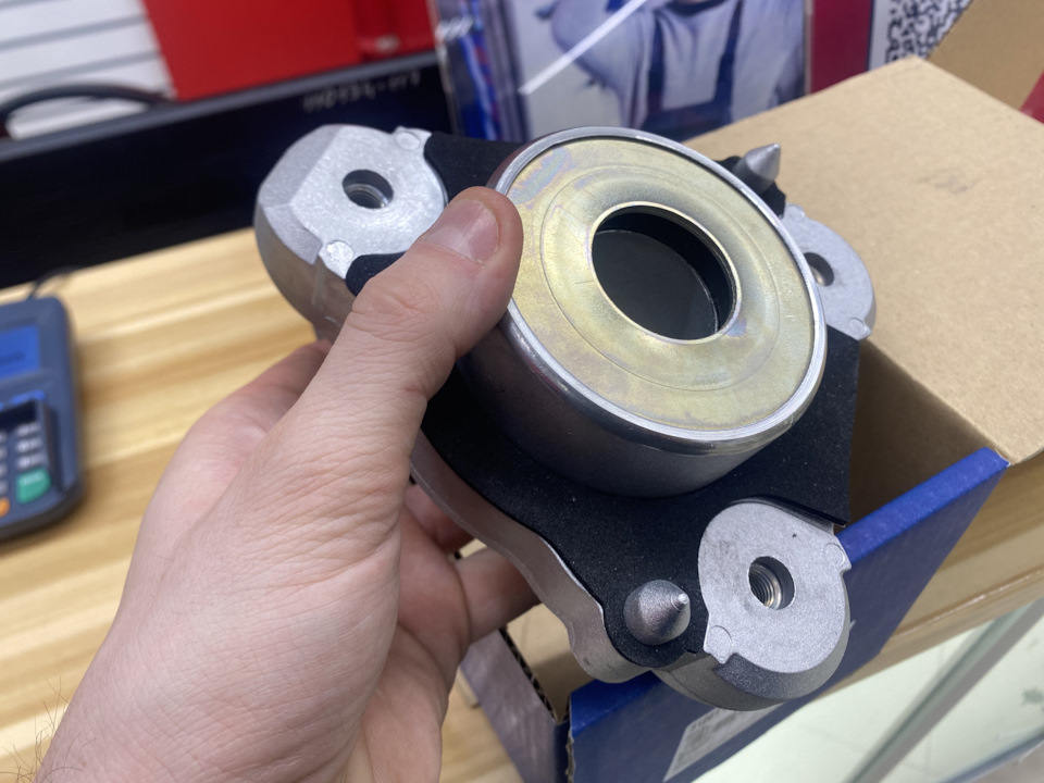 Открутилась передняя стойка с амортизатором на Пежо боксёр 250 ...