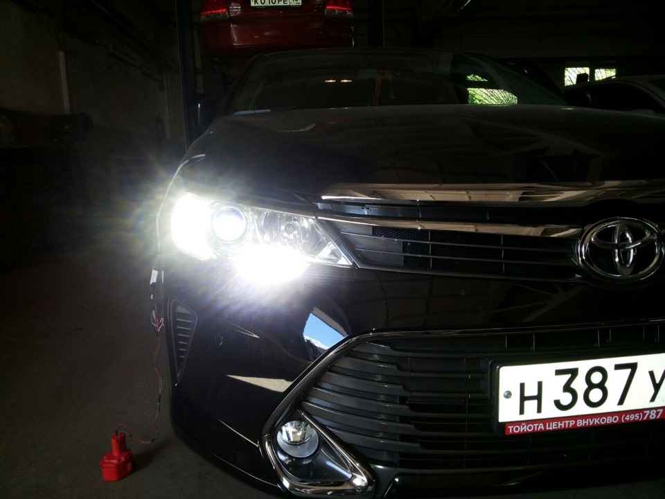 Ходовые огни Camry 70. Тойота Камри v55 ходовые огни. High Performance Lights ходовые огни. Ходовые огни Camry 70 в губу.