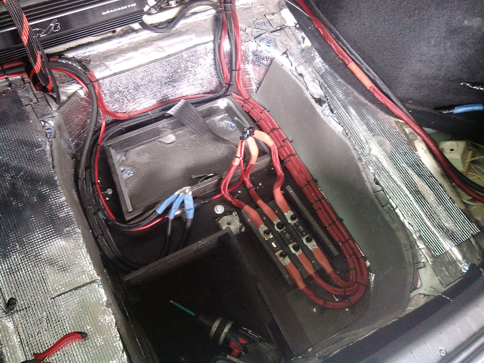 новый аккумулятор в нишу запаски-АГМ Дельта 100 А/ч — Lada Приора ...