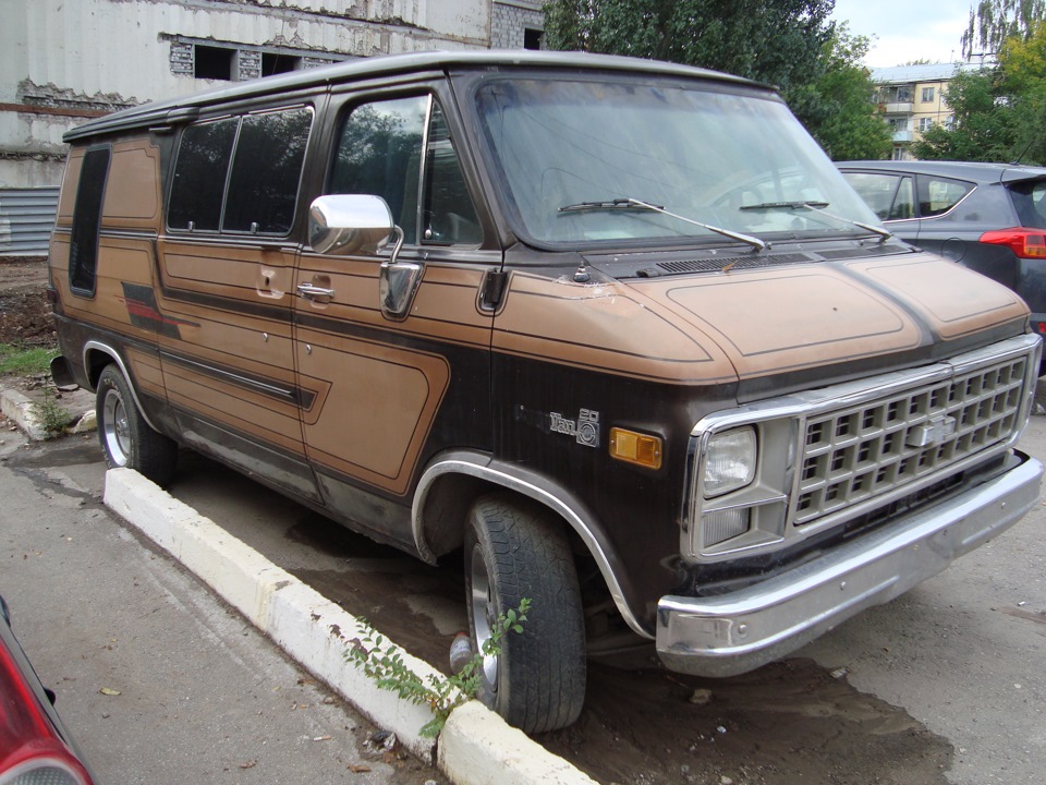 Chevy van Slammed