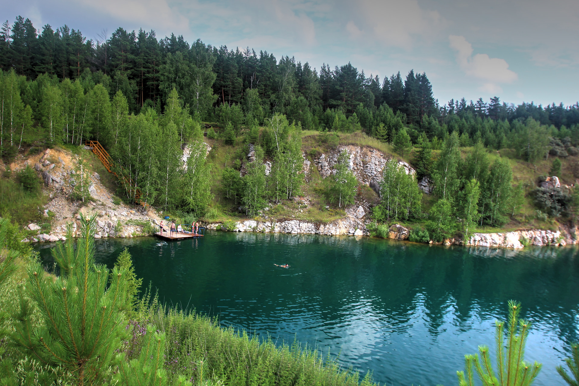 Карьер в новосибирске. Мраморное озеро Новосибирск Караканский Бор. Мраморное озеро в Абрашино. Мраморное озеро Новосибирск Абрашино. Мраморный карьер в Новосибирске Абрашино.