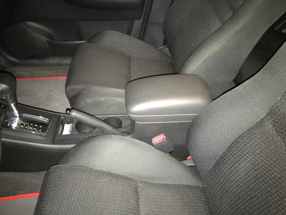 12. Подлокотник — Toyota Corolla (120), 1,6 л, 2005 года | тюнинг | DRIVE2