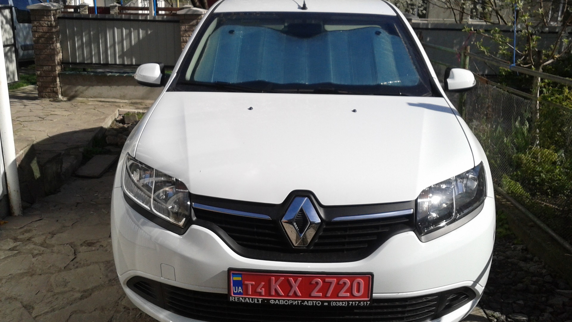 Renault Logan (2G) 1.2 бензиновый 2016 | 1,2 бензин 