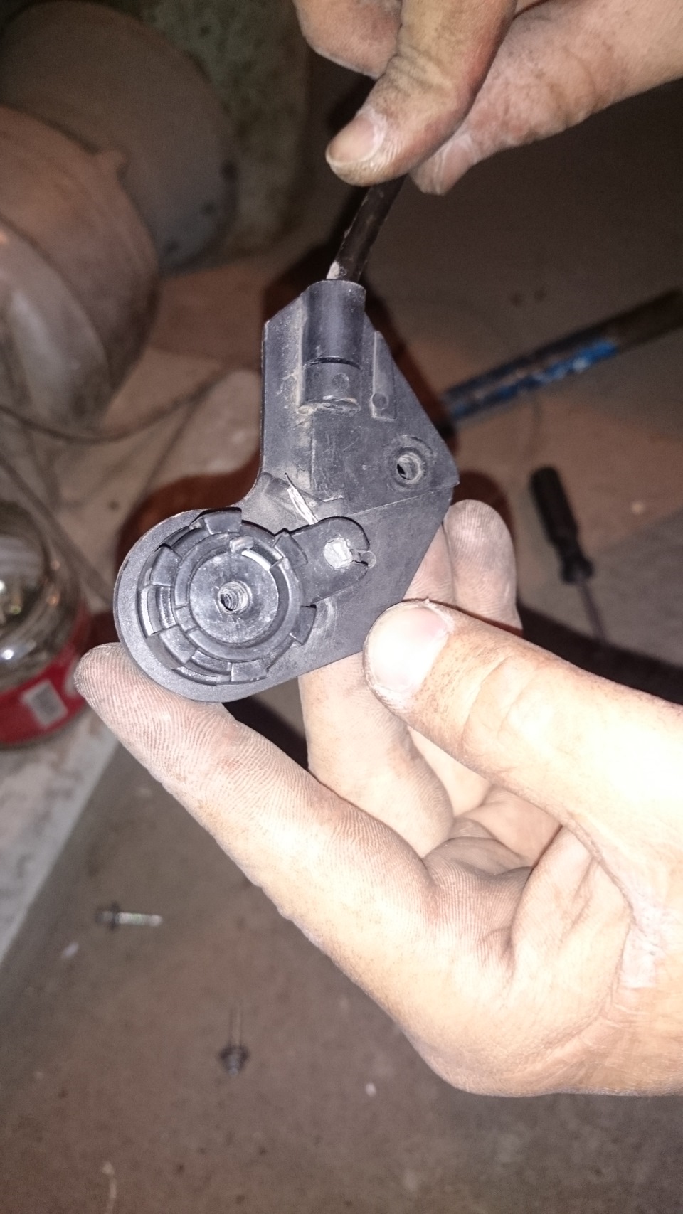 Замена задних стоек стабилизатора и тросика открывания капота. — BMW 5 ...