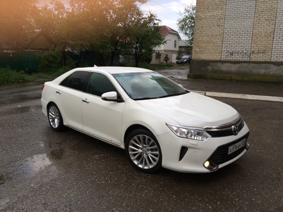 Toyota Camry 55 белый перламутр