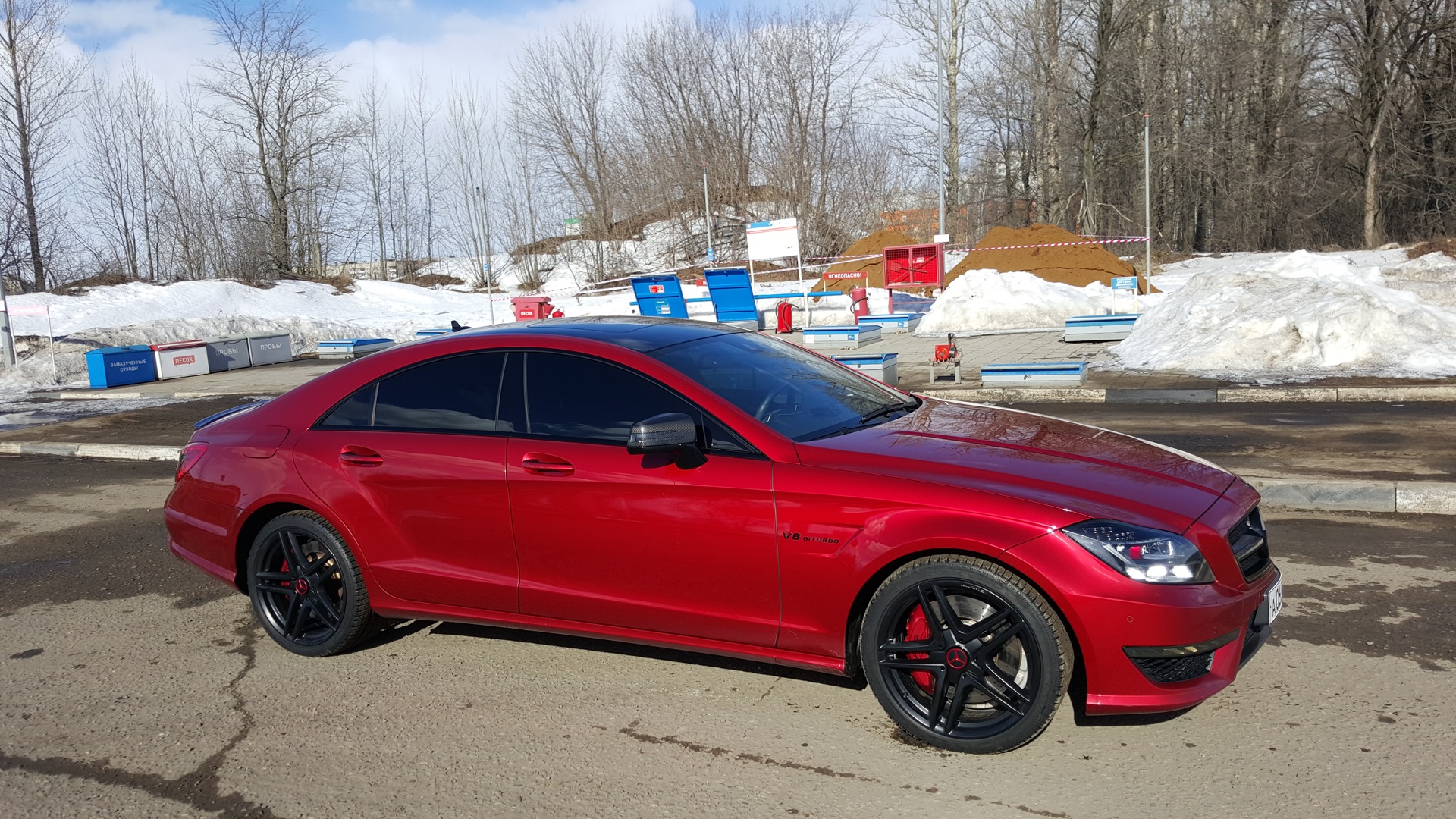 Мерседес банан CLS 63 AMG красный