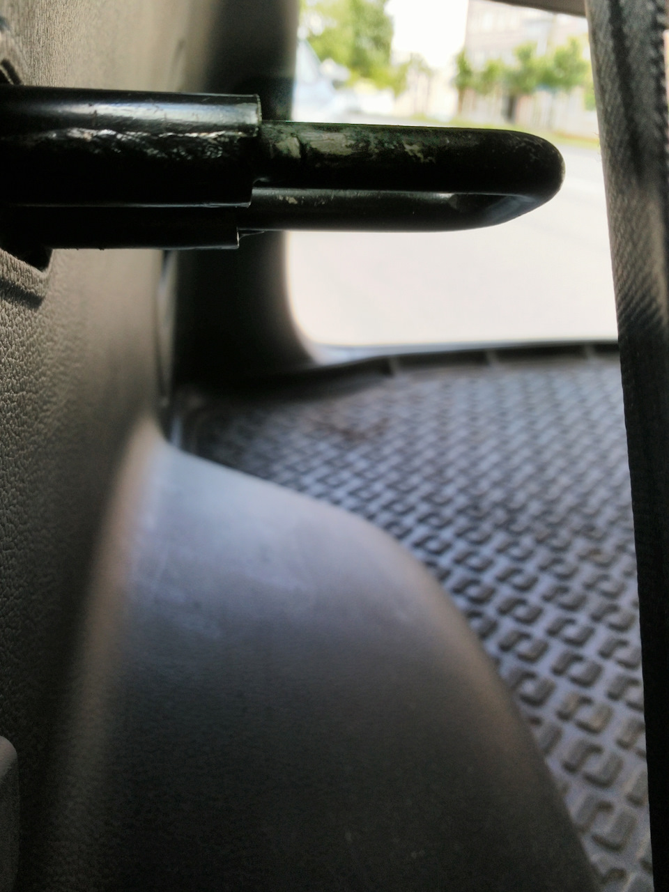 Стук сиденья ( или: и тааак сойдёт ) — KIA Sportage (3G), 2 л, 2012 ...