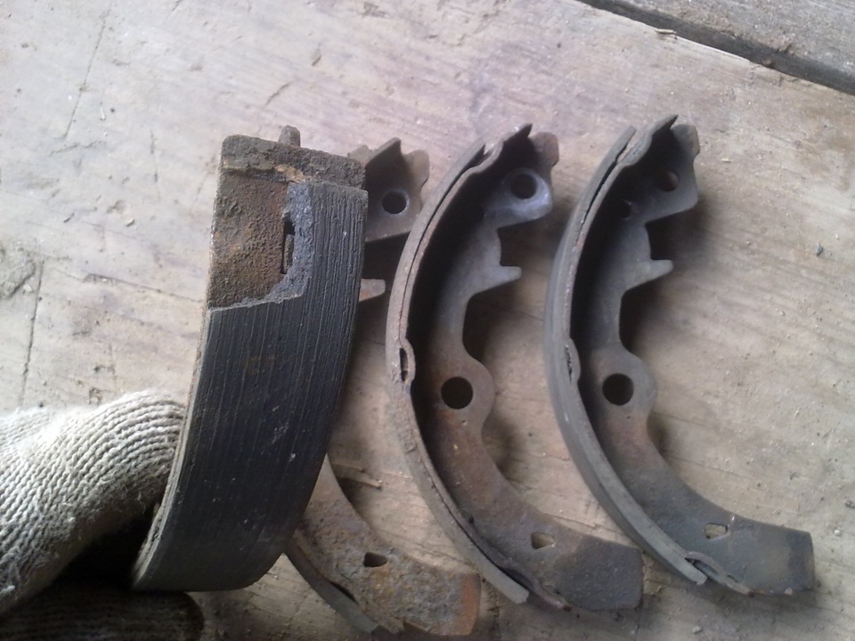 Заменила задние тормозные колодки))) — Lada Ока 11113, 0,8 л, 2004 года ...