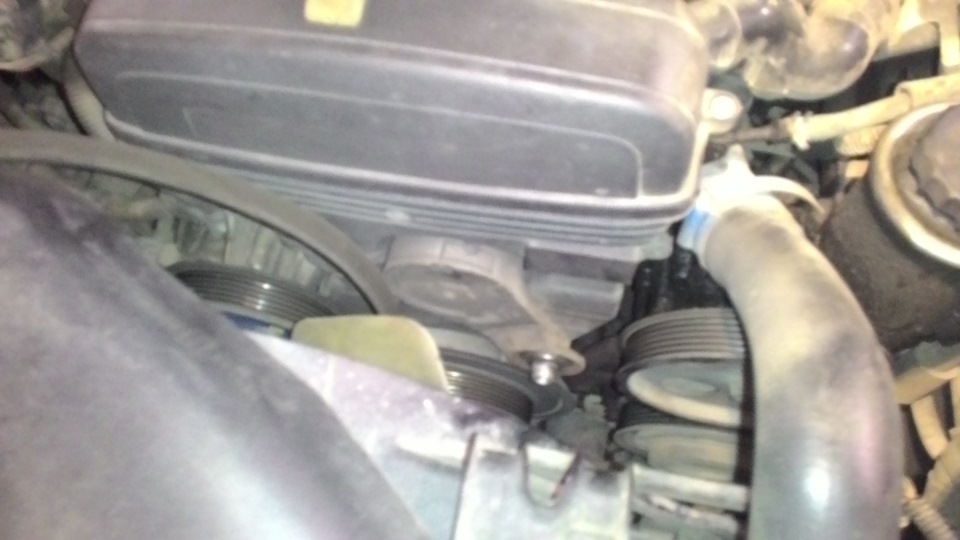 Замена подшипника на натяжном ролике ремня навесного оборудования ...