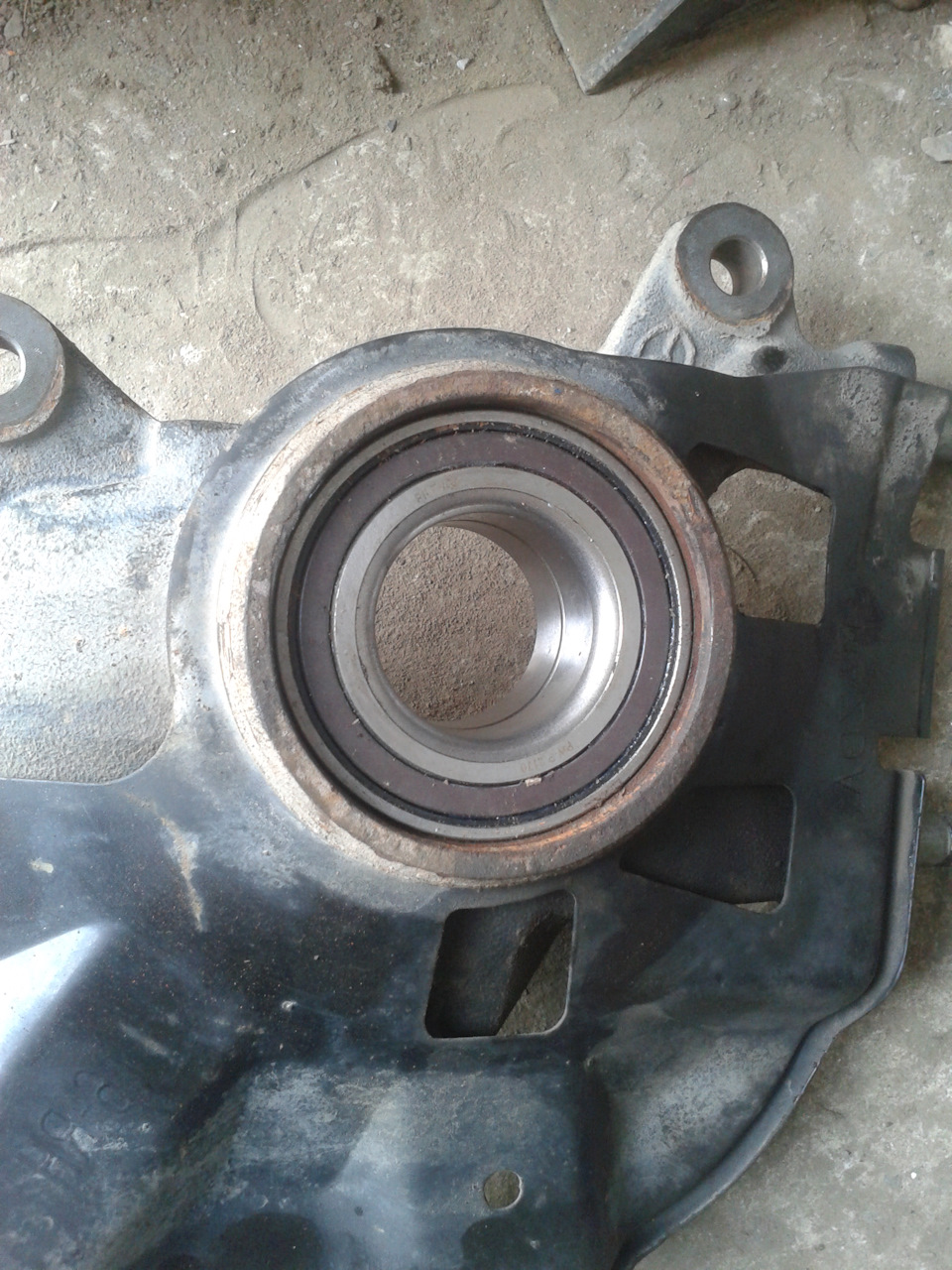 неправильно установленный подшипник — Mazda 6 (2G) GH