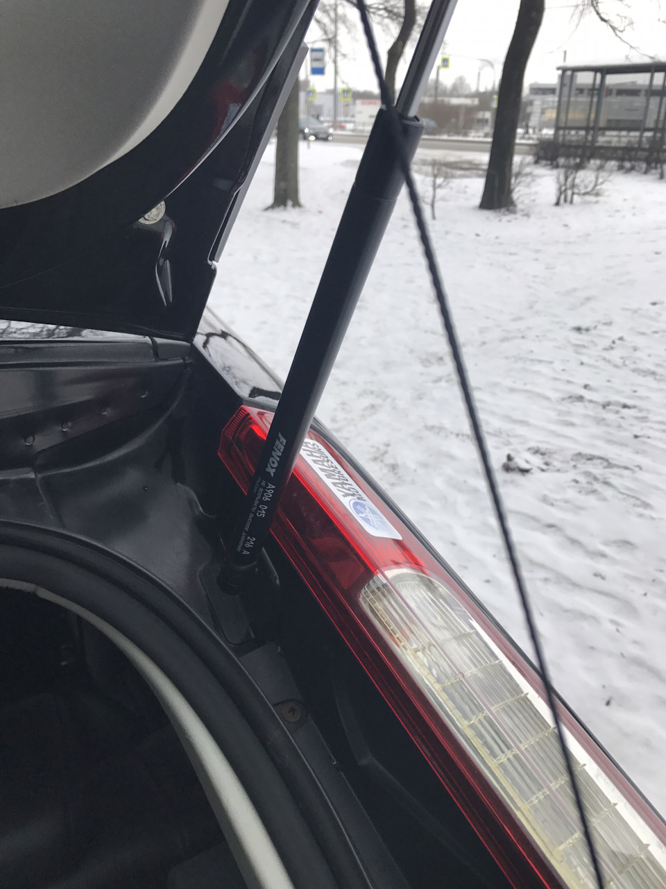 Запись № 13. Замена амортизаторов крышки багажника. - Ford Focus II Sedan, 1,6 л