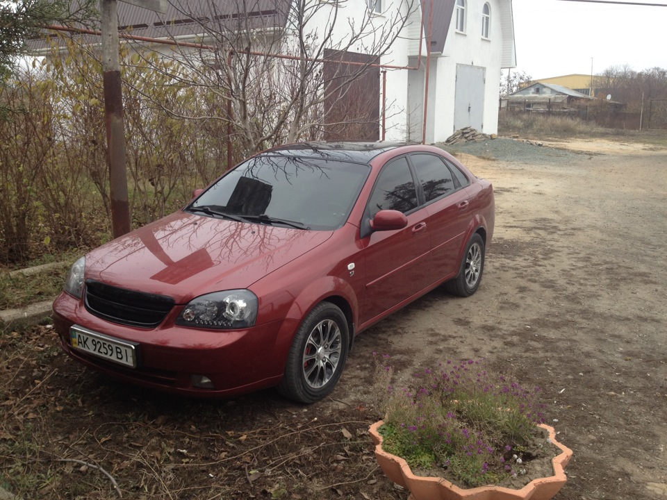 Chevrolet Lacetti красный с черной крышей