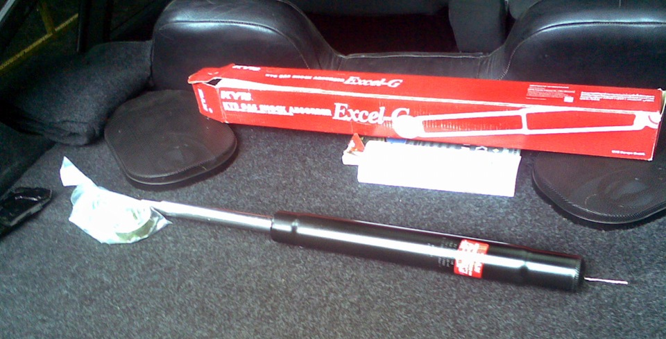 Замена передних амортизаторов, KYB Excel-G — Москвич Святогор, 2 л ...